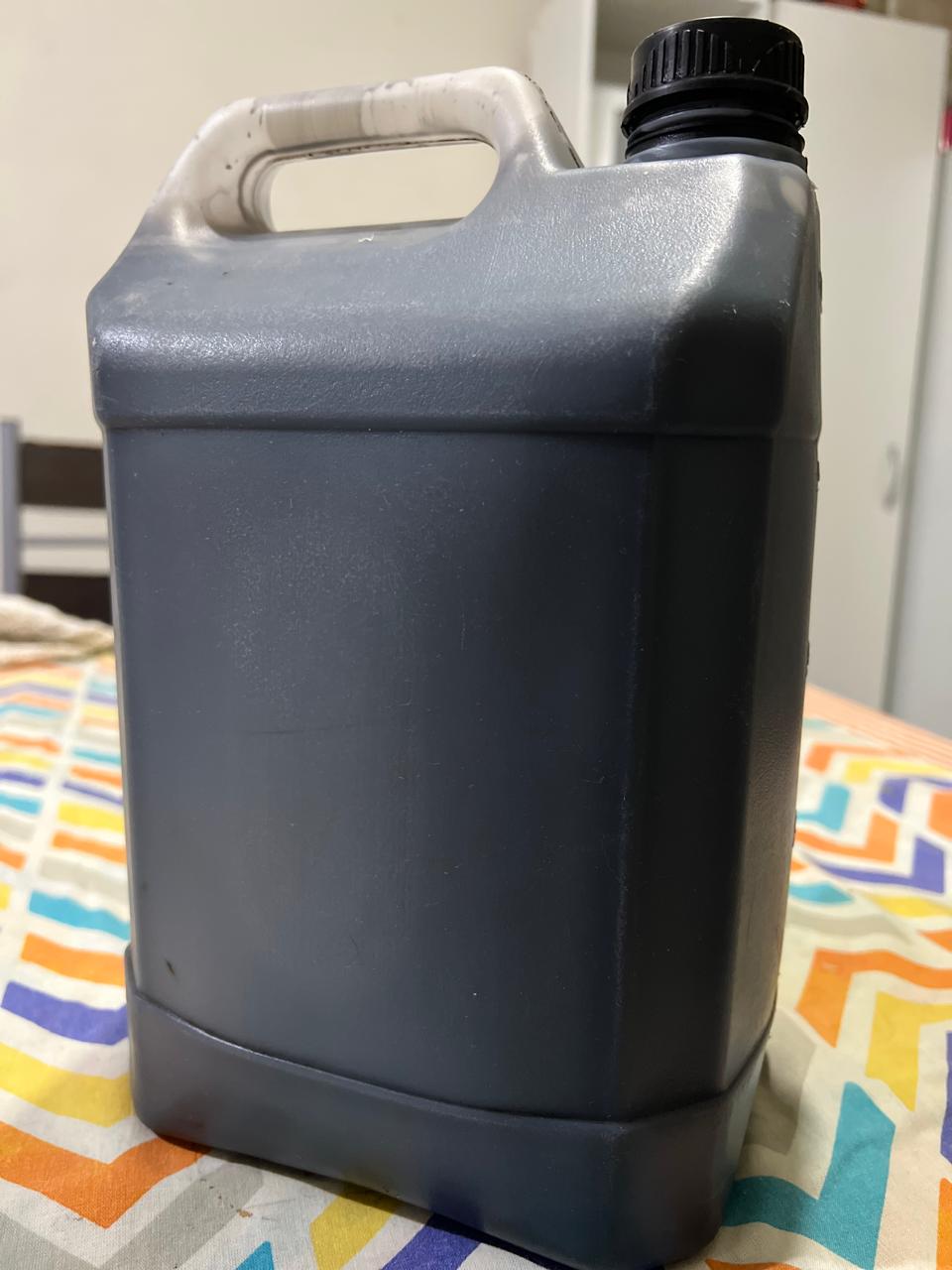 Renovador de caucho plus negro  5 litros