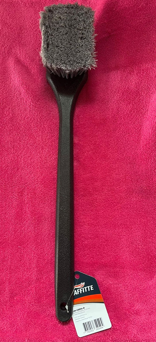 Cepillo con Mango Largo para Ruedas y Pasarruedas – Laffitte